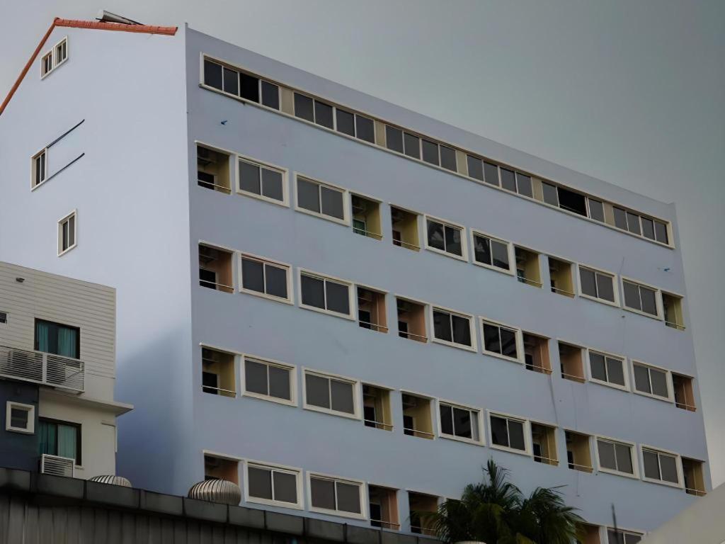 J Two S Pratunam Hotel Banguecoque Exterior foto